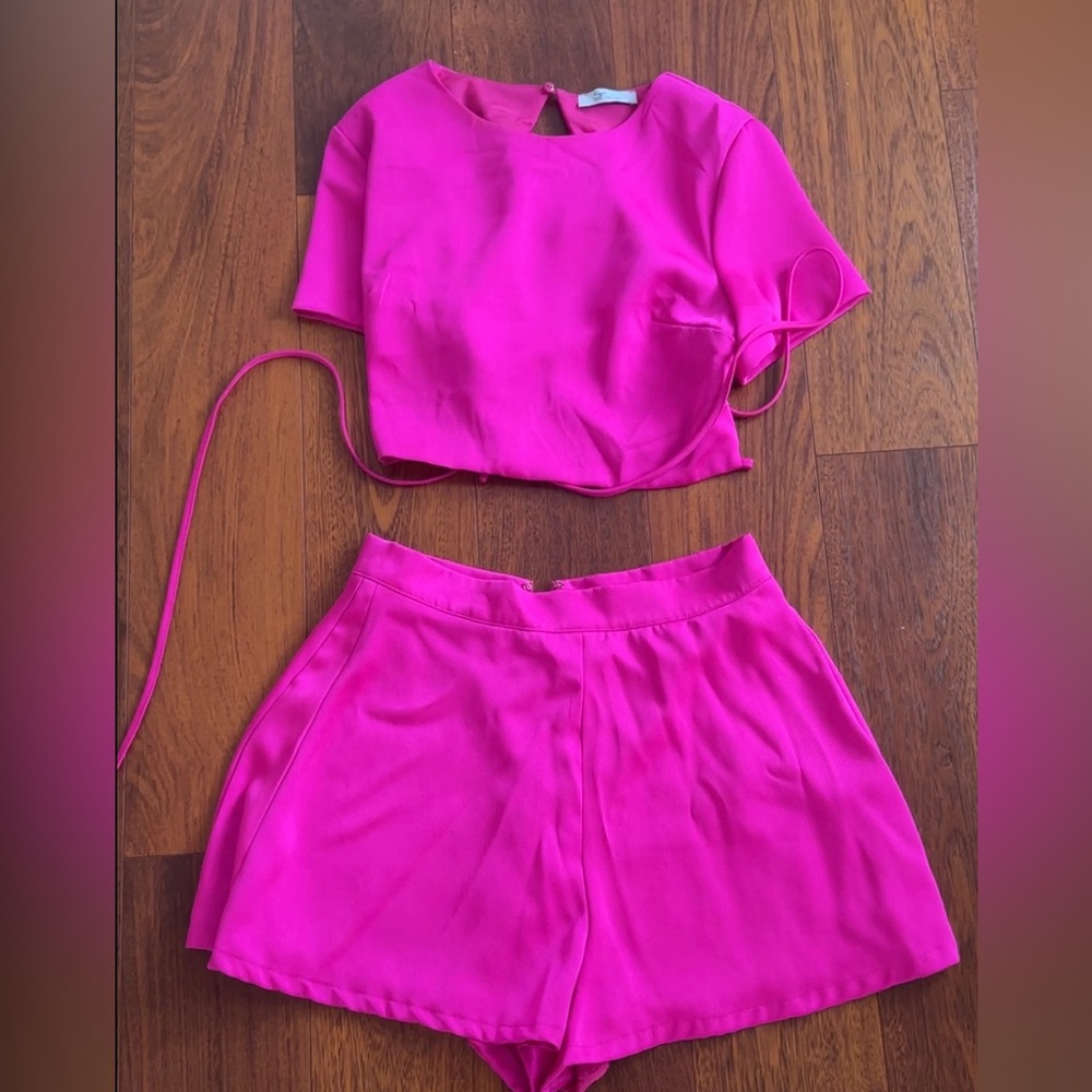 Seek the label - short Matching set.